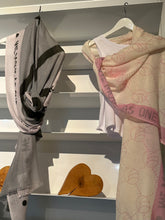 Load image into Gallery viewer, Kaschmir FLOW Schal /  Cashmere FLOW scarf
